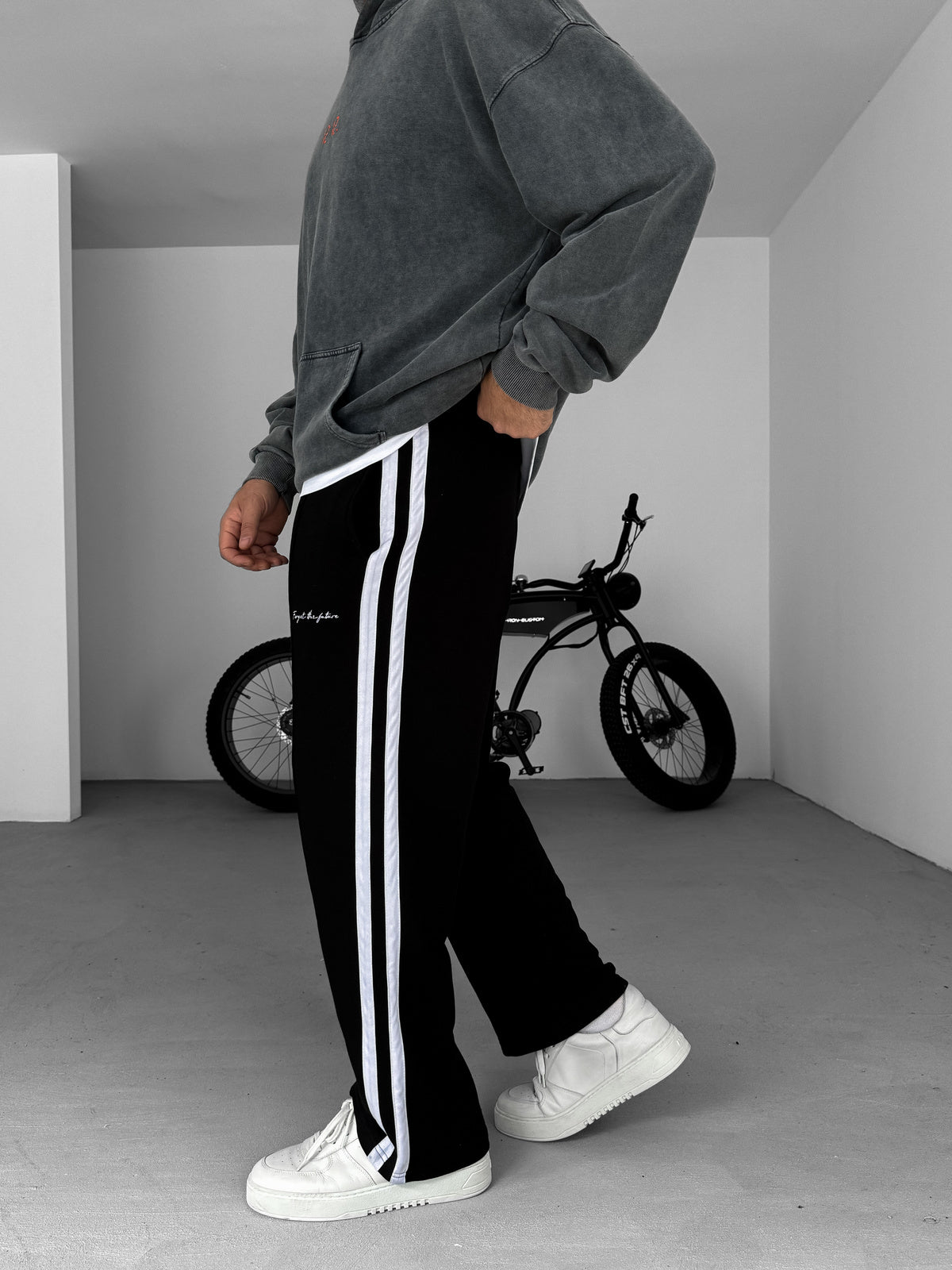 Urban Comfort Wide-Leg Drawstring Pants